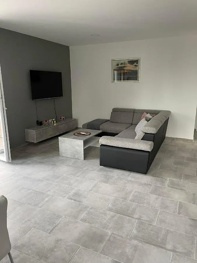 Апартаменты Apartman Ivanica Lukoran