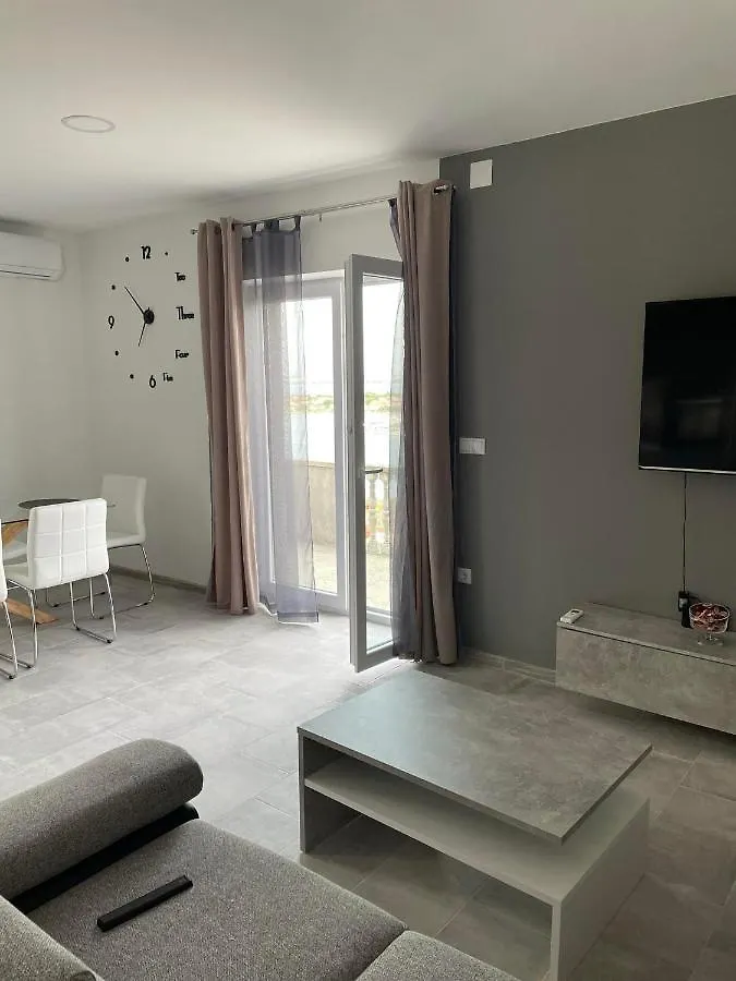 Apartman Ivanica Lukoran アパート