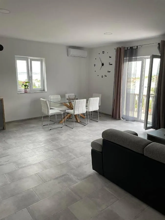 Apartman Ivanica Lukoran アパート